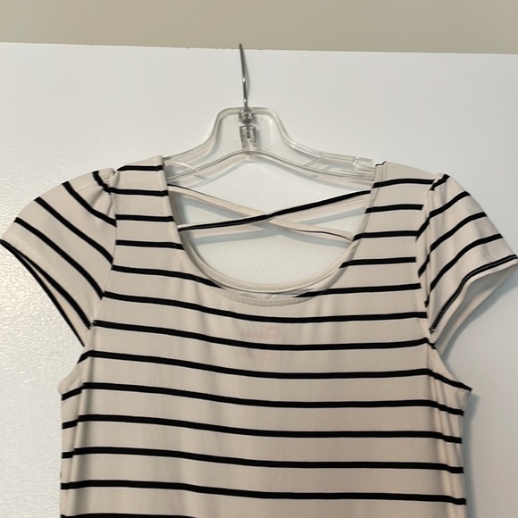 EPIC THREADS GIRLS DRESS. - Picture 4 of 9